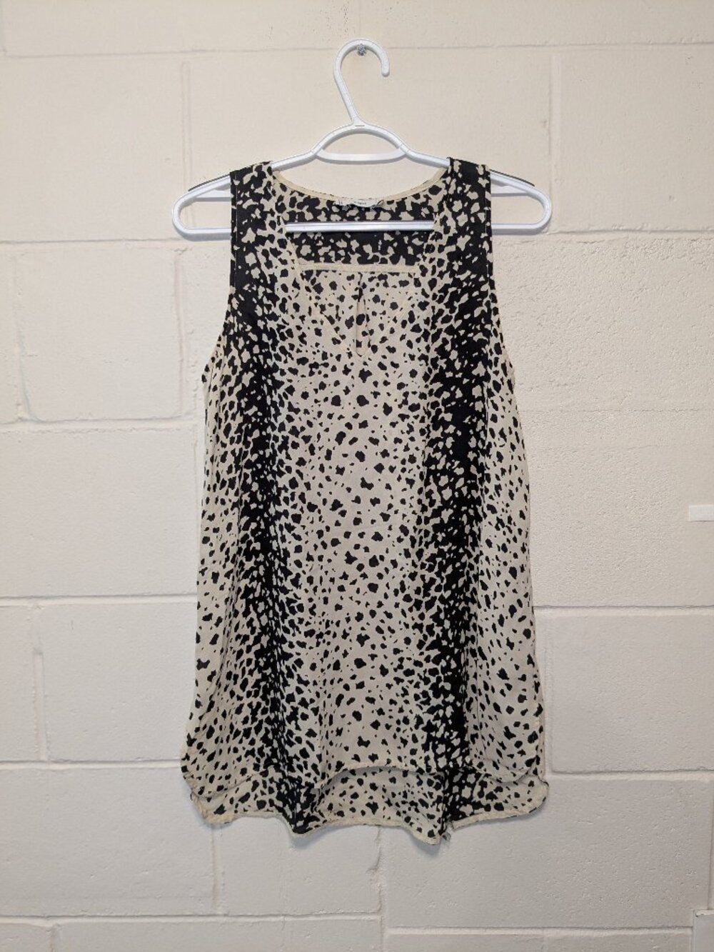 Vince Women M 100% Silk Chiffon Tank Top V-Neck Blouse Animal Leopard Semi Sheer